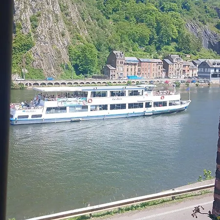 Avec Vue Sur Meuse A *